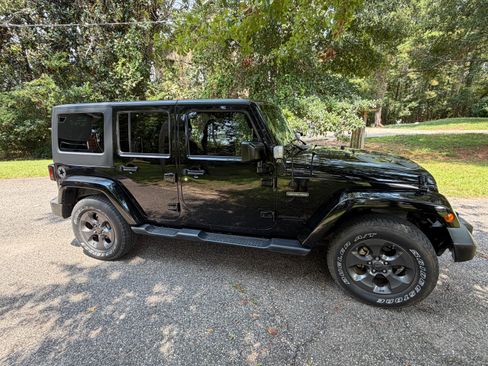 Used 2017 Jeep Wrangler Unlimited Sport AWD/4WD image 4