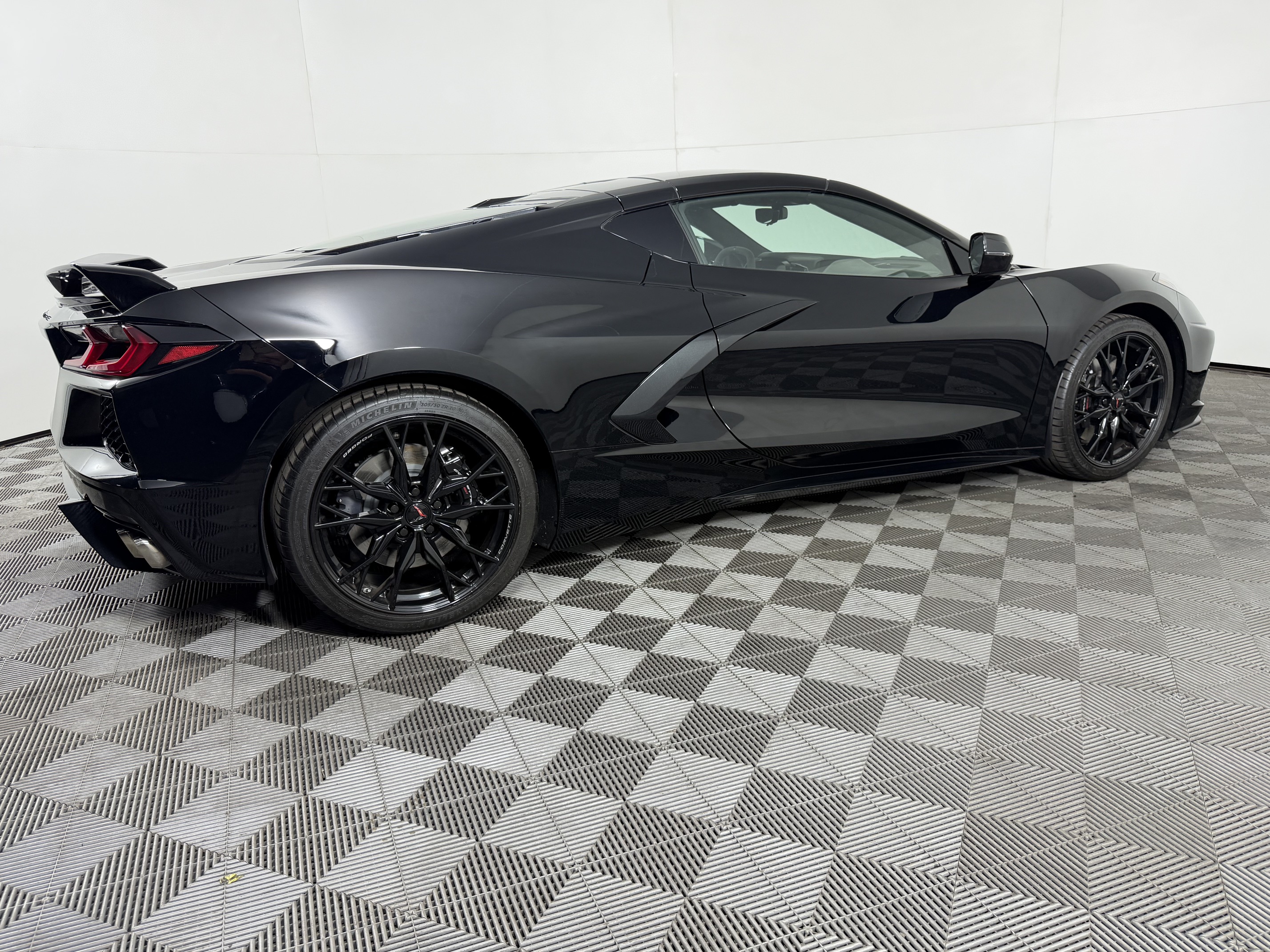 Used 2023 Chevrolet Corvette Stingray Premium Cpe w/ Z51 Performance Package RWD image 1