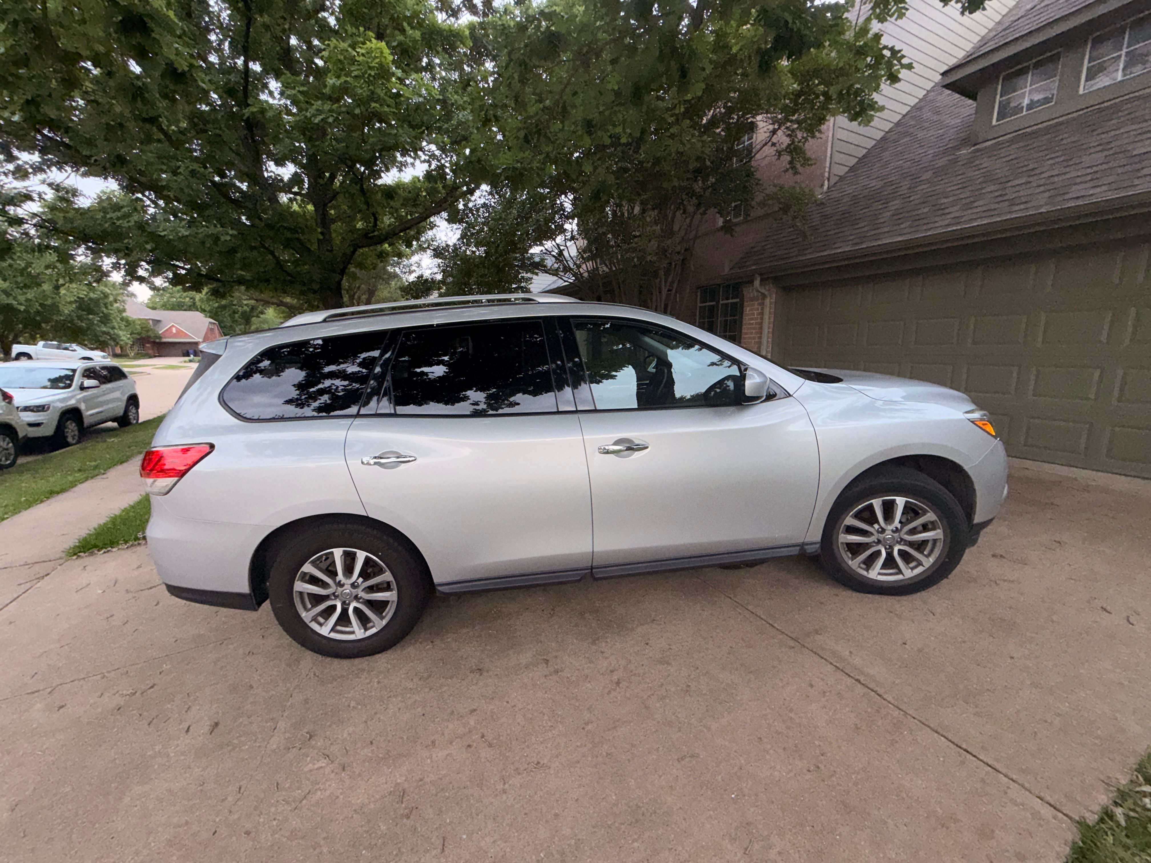 Used 2014 Nissan Pathfinder SV AWD/4WD image 4