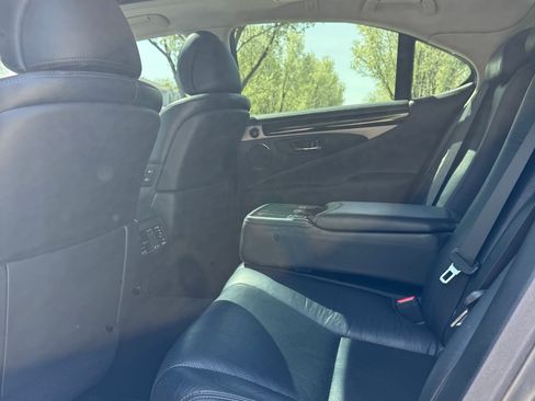 Used 2013 Lexus LS 460 AWD w/ Comfort Pkg image 14