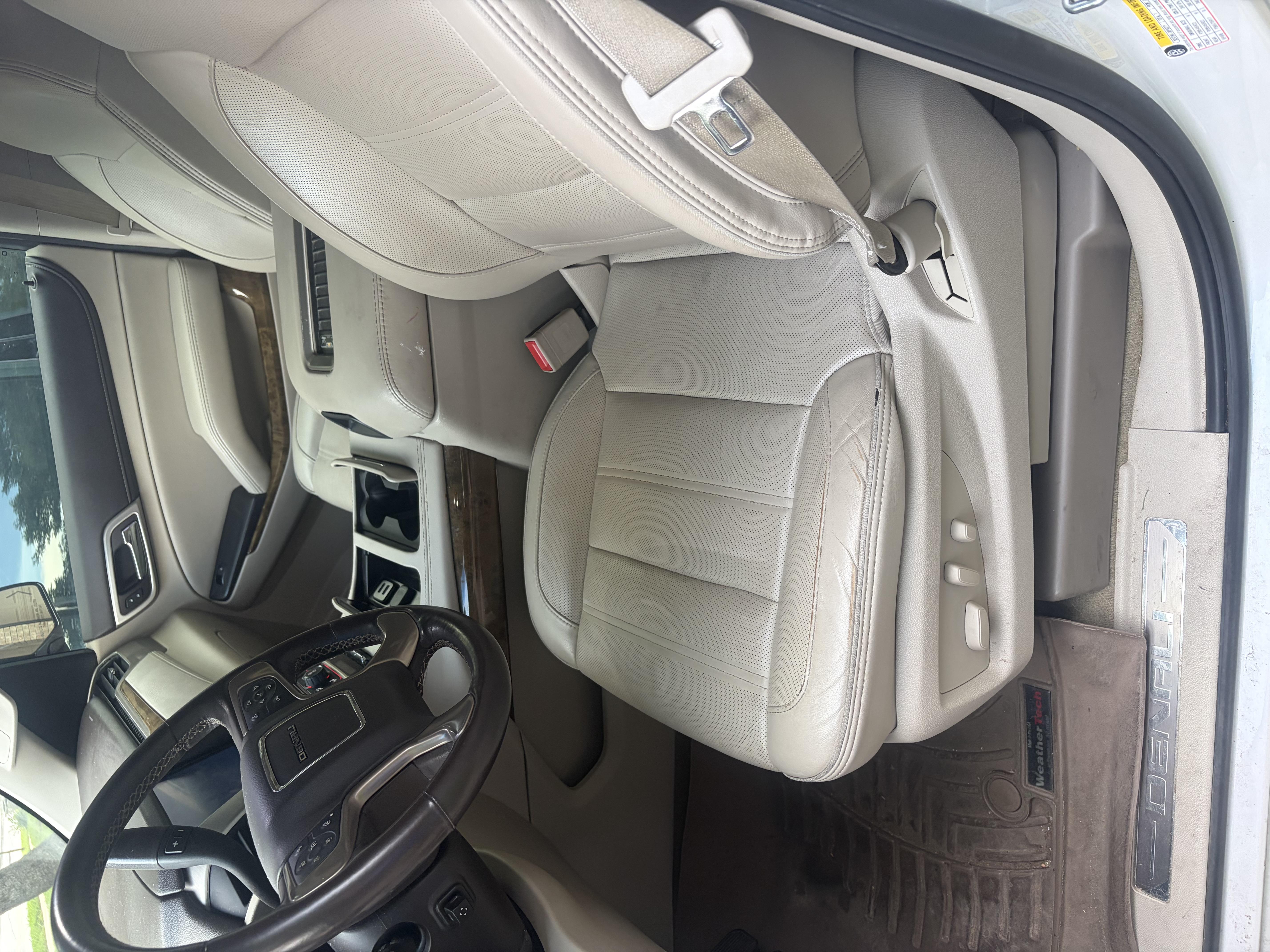Used 2016 GMC Yukon XL Denali w/ Open Road Package AWD/4WD image 13