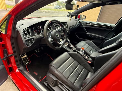 Used 2017 Volkswagen GTI SE image 10