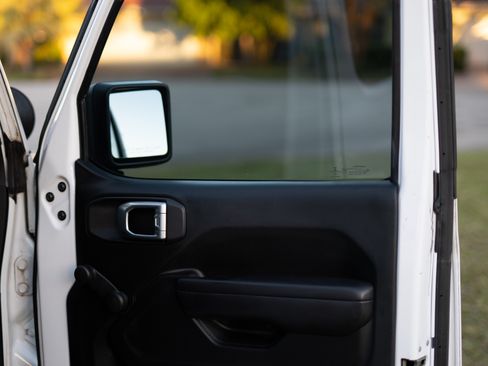 Used 2018 Jeep Wrangler Unlimited Sport image 15