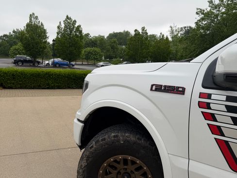 Used 2018 Ford F150 Lariat w/ Equipment Group 502A Luxury AWD/4WD image 9