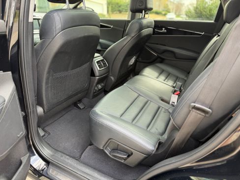 Used 2017 Kia Sorento SX image 4