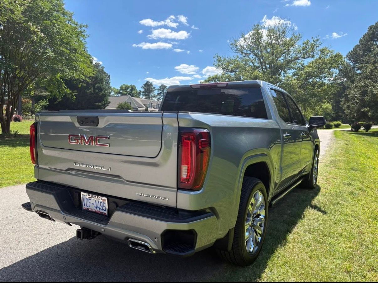 Used 2025 GMC Sierra 1500 Denali AWD/4WD image 5