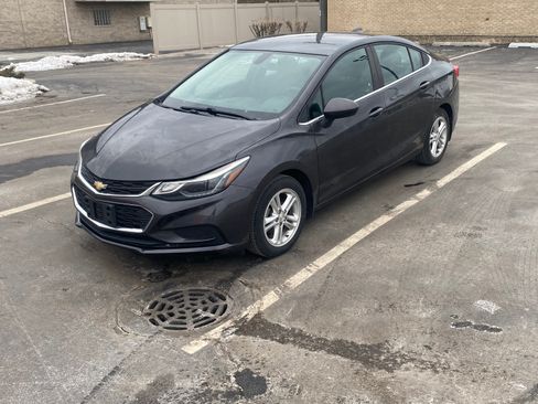 Used 2016 Chevrolet Cruze LT image 2
