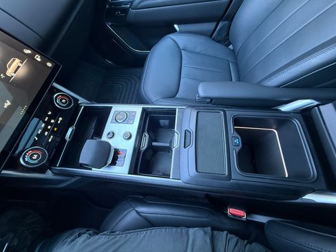 Used 2023 Land Rover Range Rover First Edition image 8