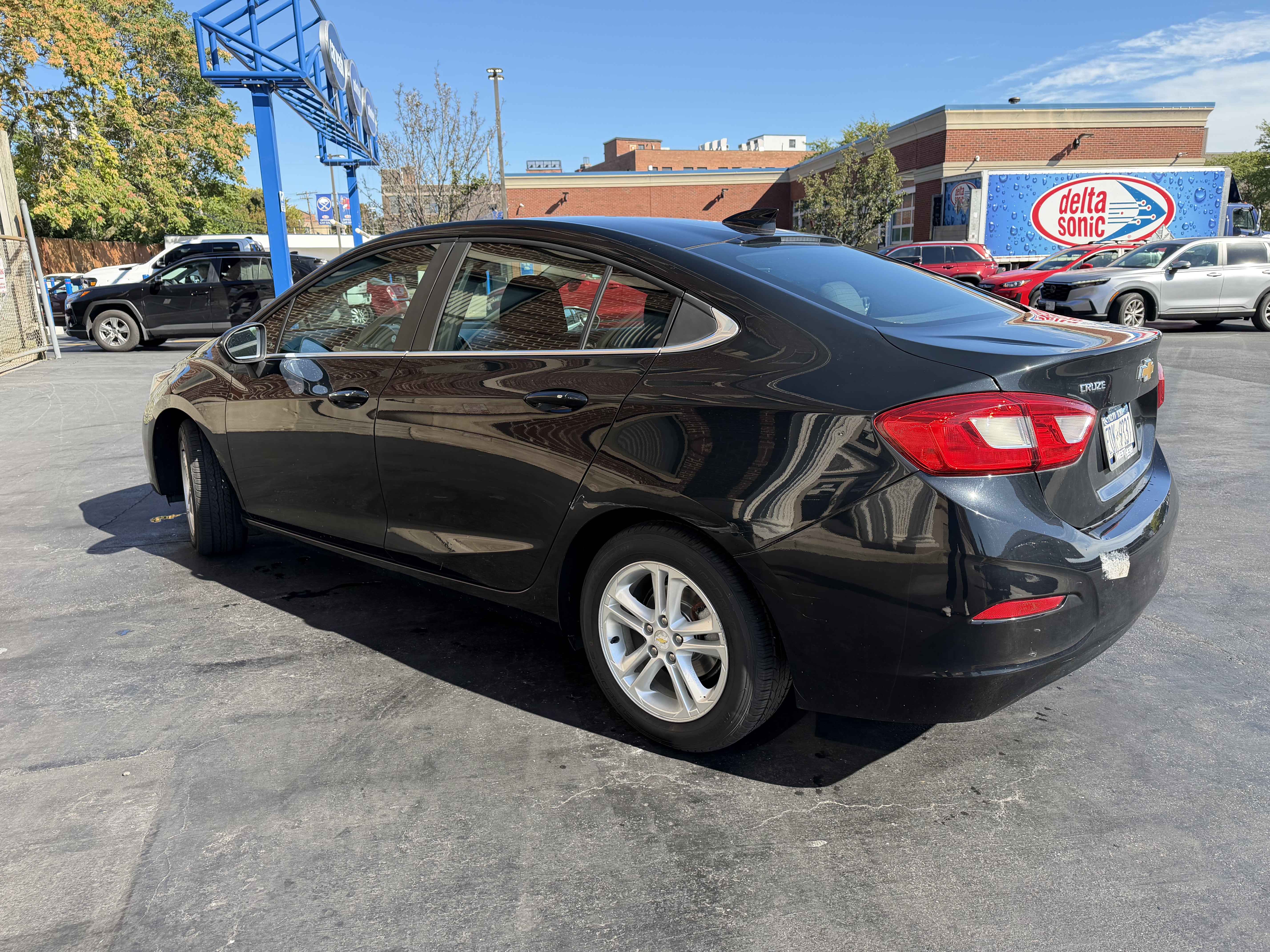 Used 2018 Chevrolet Cruze LT w/ Convenience Package FWD image 1