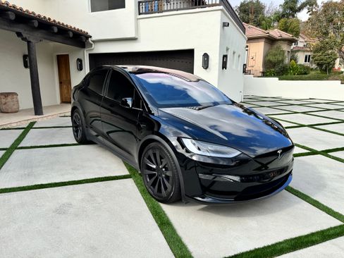 Used 2023 Tesla Model X image 9