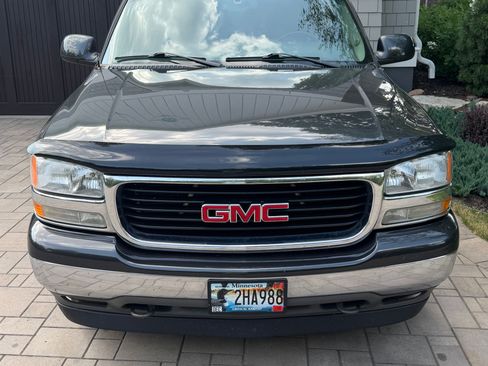 Used 2005 GMC Yukon XL SLT w/ SLT Preferred Equipment Group AWD/4WD image 10