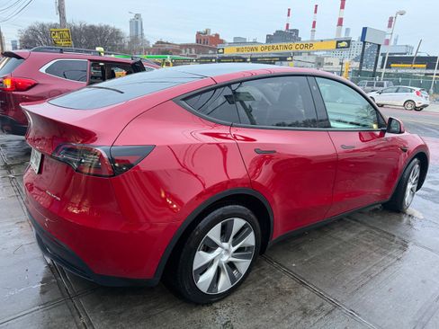 Used 2021 Tesla Model Y Long Range image 2