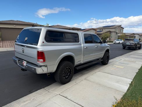 Used 2018 RAM 2500 Laramie image 2