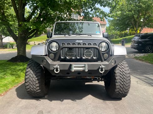 Used 2013 Jeep Wrangler Unlimited Sahara w/ Dual Top Group AWD/4WD image 6