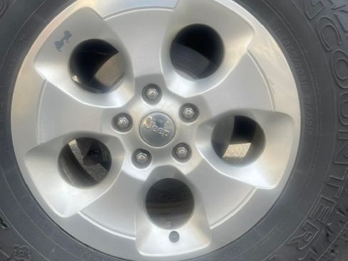 Used 2013 Jeep Wrangler Unlimited Sahara image 8