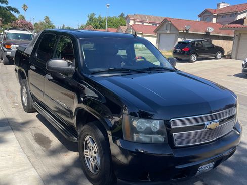 Used 2007 Chevrolet Avalanche LS RWD image 2