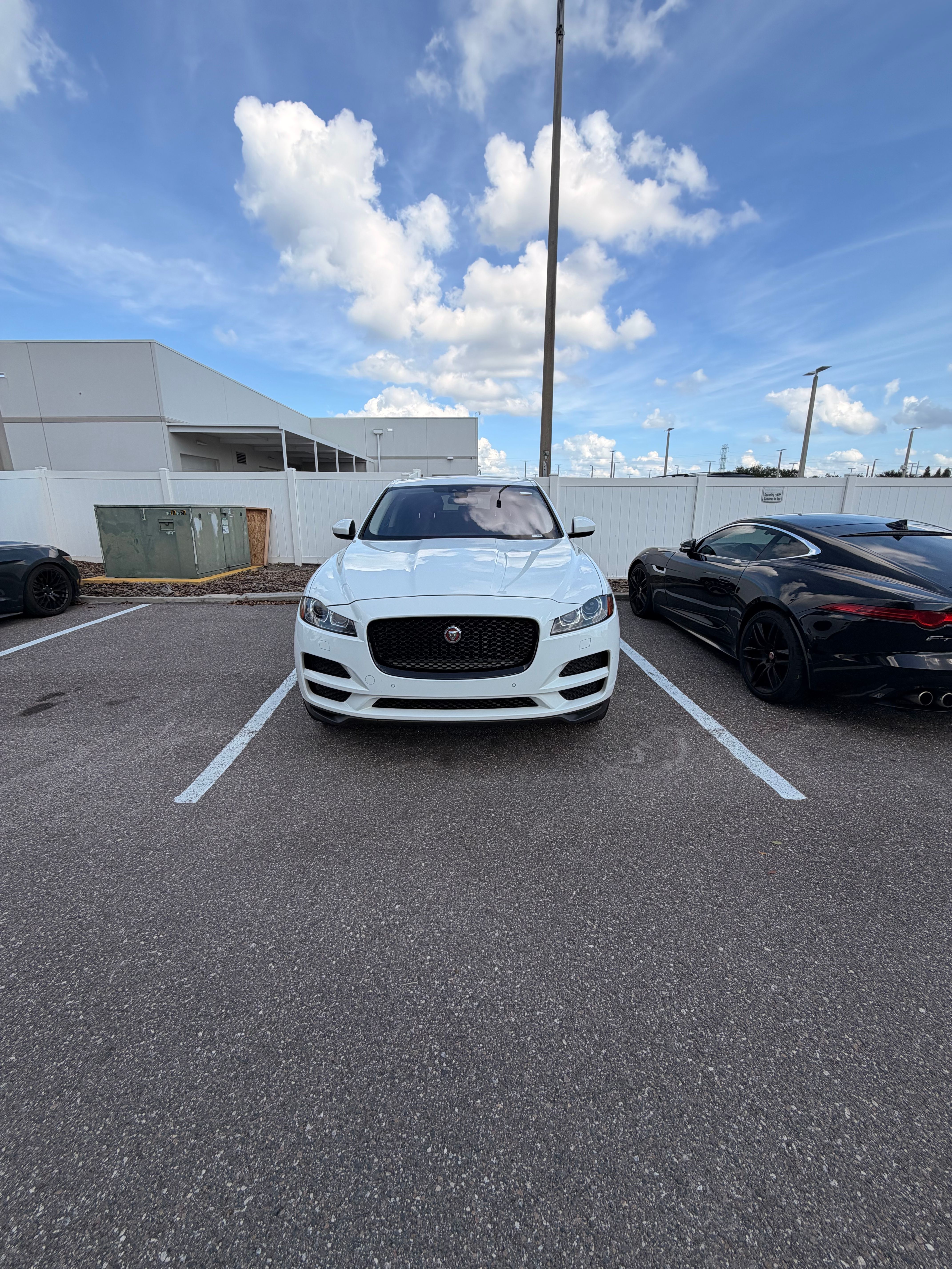 Used 2017 Jaguar F-PACE Premium AWD/4WD image 2