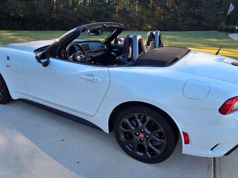 Used 2020 FIAT 124 Spider Abarth image 4