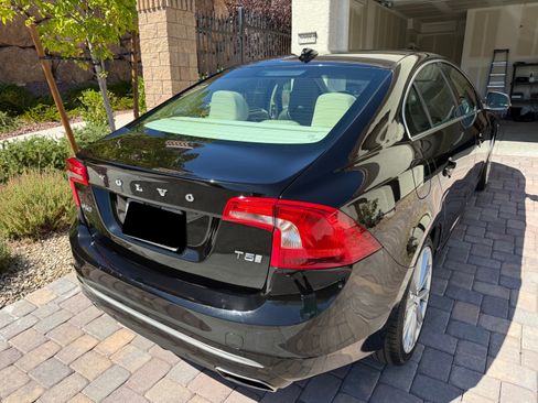 Used 2016 Volvo S60 T5 Inscription Platinum image 5