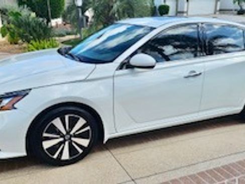 Used 2022 Nissan Altima 2.5 SL FWD image 2