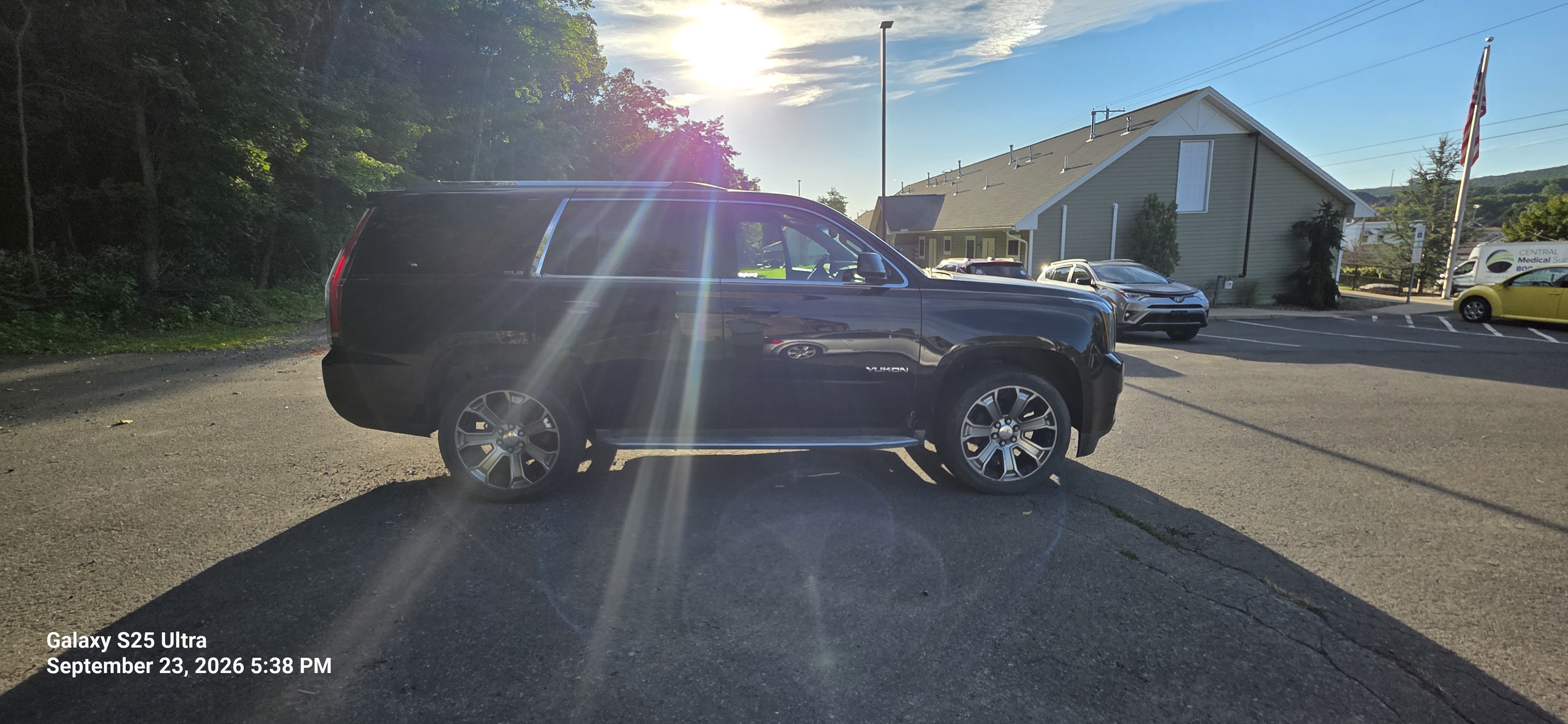 Used 2015 GMC Yukon SLE w/ Convenience Package AWD/4WD image 4