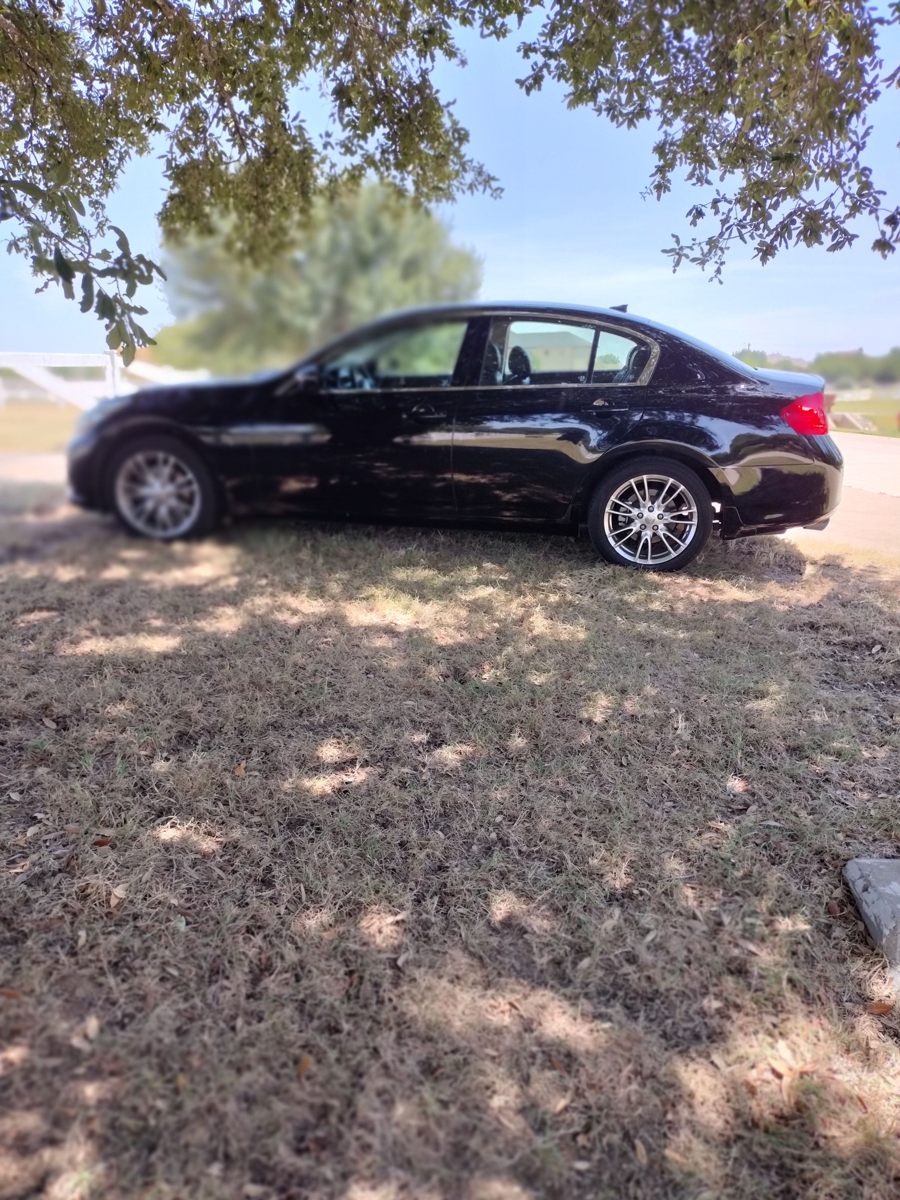 Used 2010 INFINITI G37 x Sedan w/ Premium Pkg AWD/4WD image 1