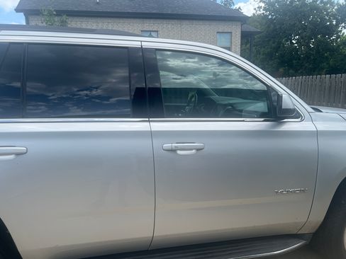 Used 2017 GMC Yukon SLT w/ Open Road Package AWD/4WD image 11
