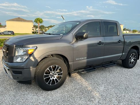 Used 2023 Nissan Titan SV w/ SV Convenience Package RWD image 2