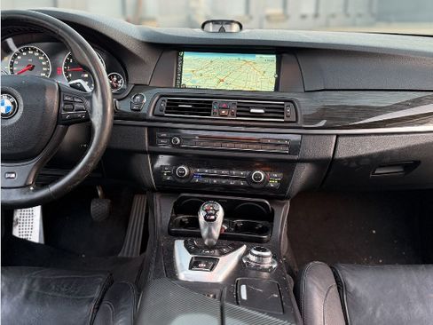 Used 2013 BMW M5 image 2