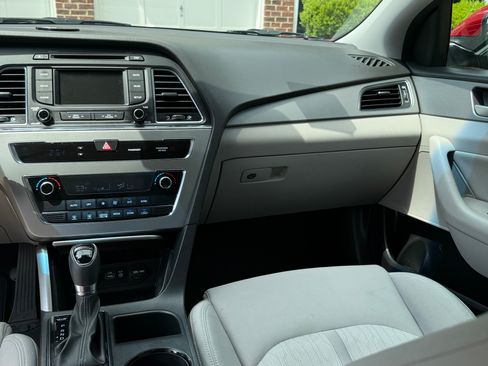 Used 2016 Hyundai Sonata SE FWD image 13