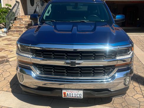 Used 2017 Chevrolet Silverado 1500 LT w/ LT Convenience Package image 6