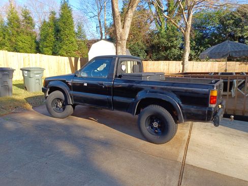 Used 1992 MAZDA B-Series Pickup 4x4 Regular Cab B2600i image 2