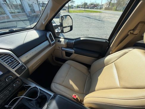 Used 2017 Ford F250 Lariat w/ Lariat Value Package image 17