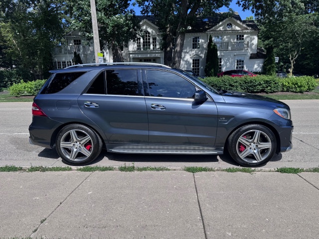 Used 2012 Mercedes-Benz ML 63 AMG 4MATIC image 4