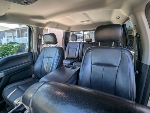 Used 2018 Ford F150 Lariat w/ Equipment Group 502A Luxury AWD/4WD image 9