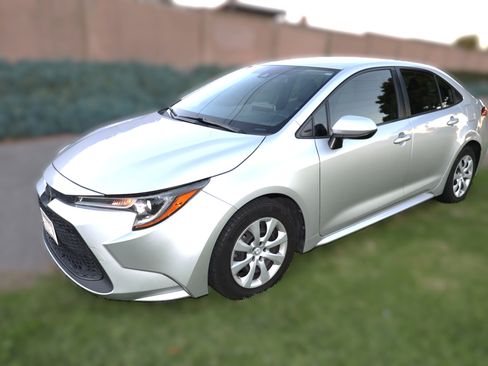 Used 2020 Toyota Corolla LE w/ Carpet Mat Package (TMS) image 2