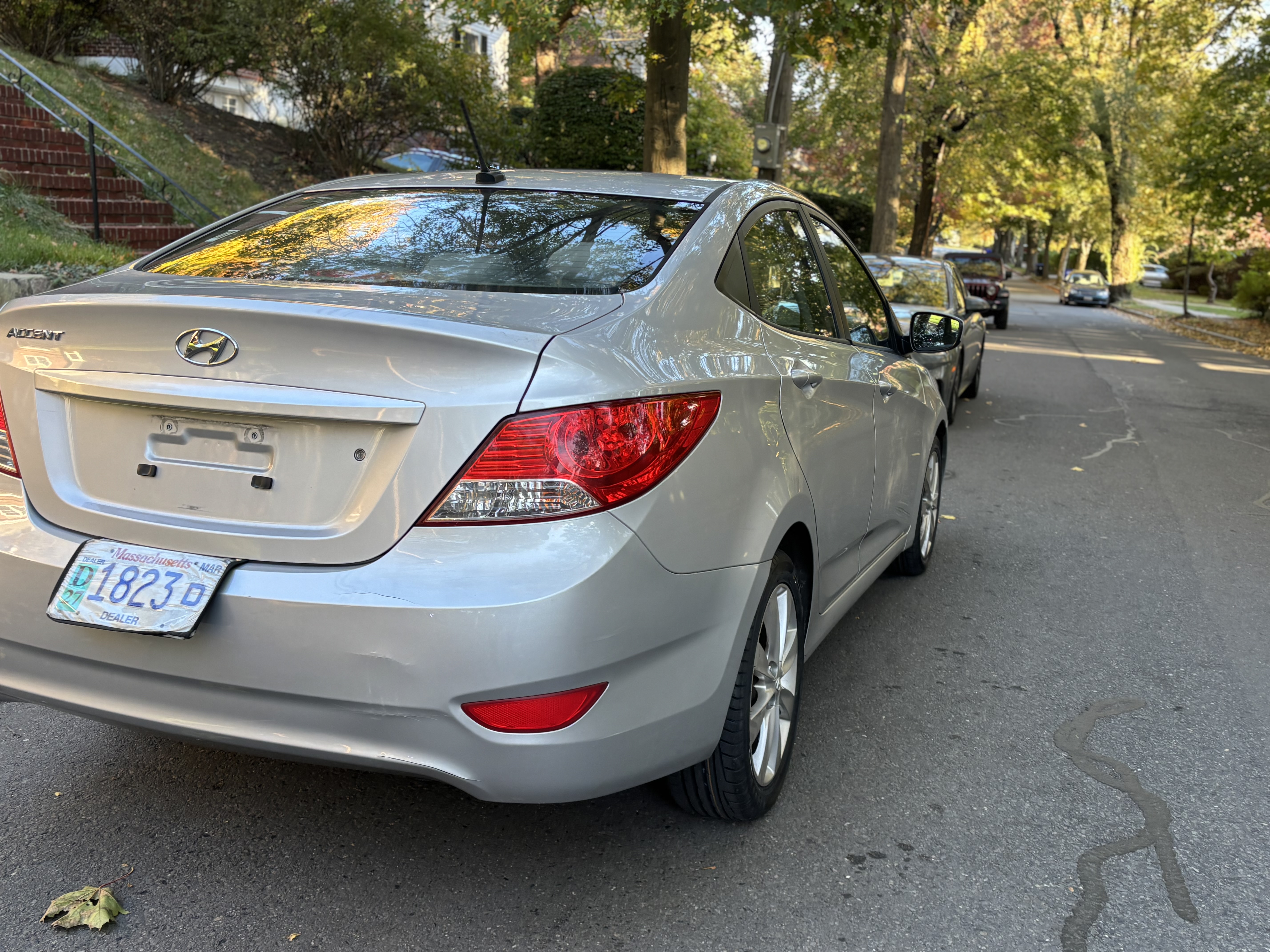 Used 2013 Hyundai Accent GLS w/ Premium Pkg FWD image 8