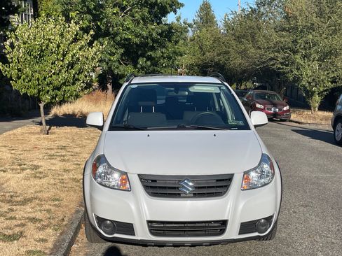 Used 2013 Suzuki SX4 Premium AWD/4WD image 2