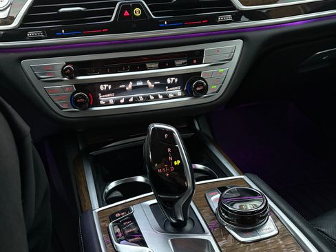 Used 2017 BMW 740e xDrive image 10