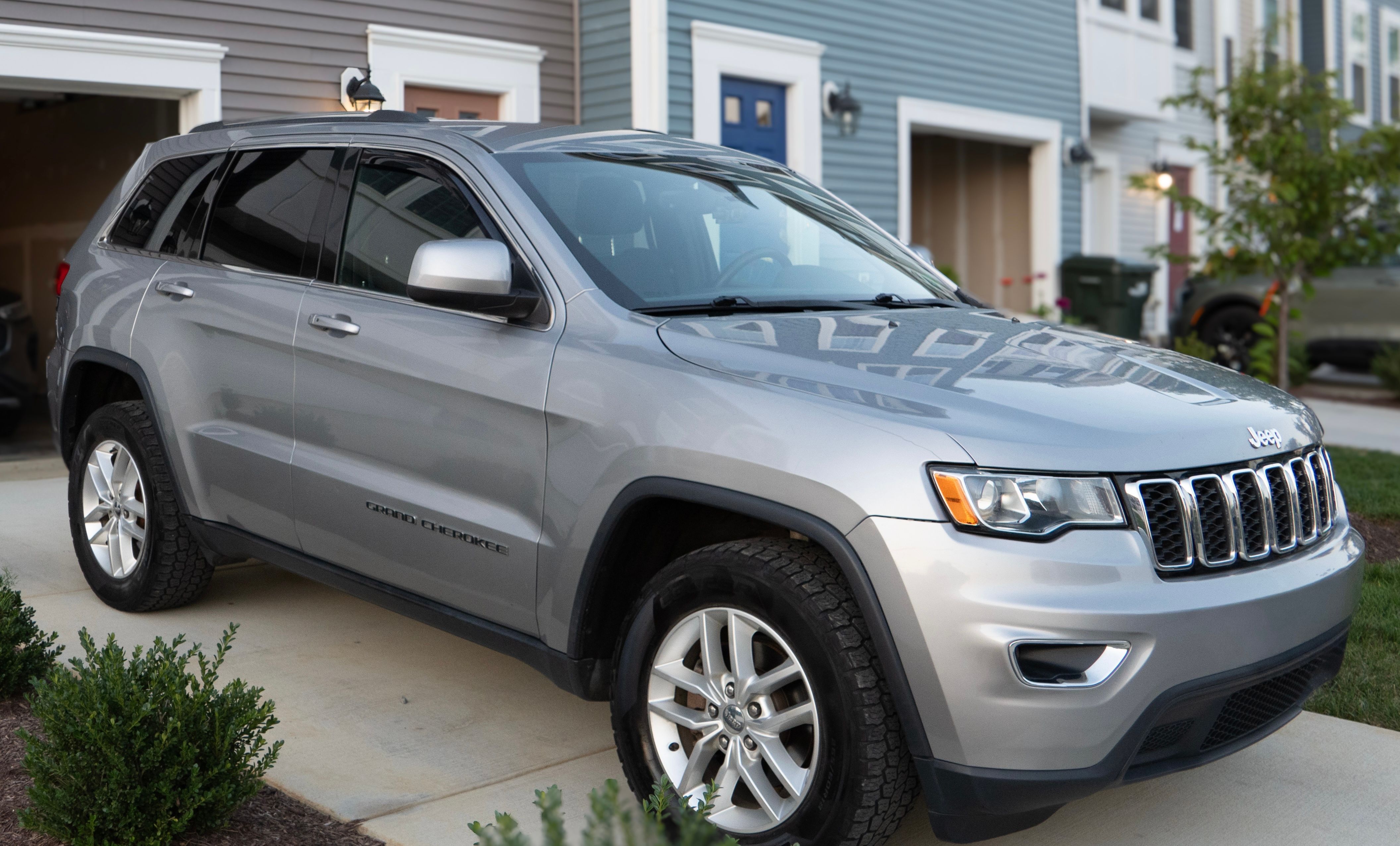 Used 2017 Jeep Grand Cherokee Laredo w/ Quick Order Package 23E AWD/4WD image 10