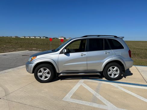Used 2005 Toyota RAV4 4WD image 11