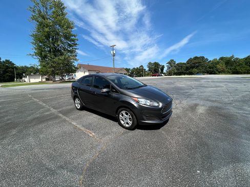 Used 2015 Ford Fiesta SE FWD image 5