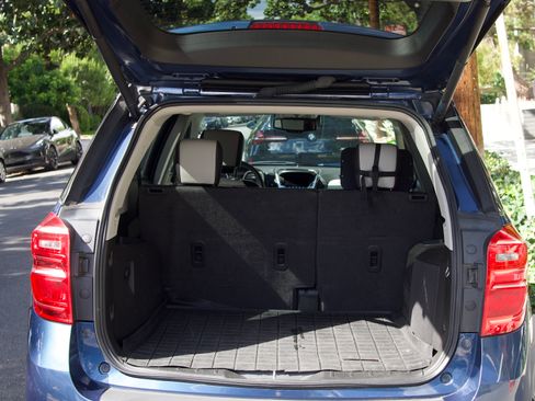 Used 2017 Chevrolet Equinox Premier w/ Enhanced Convenience Package image 21