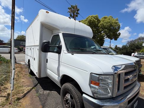 Used 2014 Ford E-350 and Econoline 350 Super Duty image 4