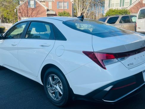 Used 2025 Hyundai Elantra SE image 5