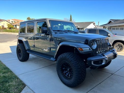 Used 2021 Jeep Wrangler Unlimited Sahara w/ Cold Weather Group image 15