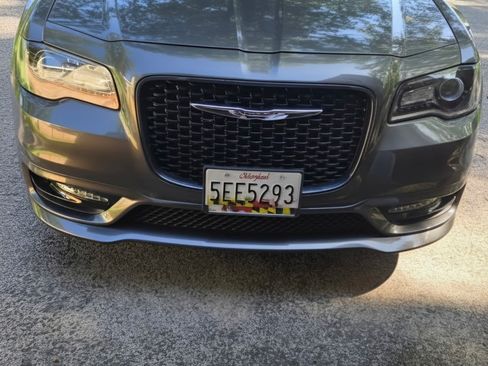 Used 2019 Chrysler 300 S w/ S Model Appearance Package RWD image 5