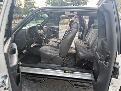 Used 2004 Chevrolet Silverado 2500 W/T image 9