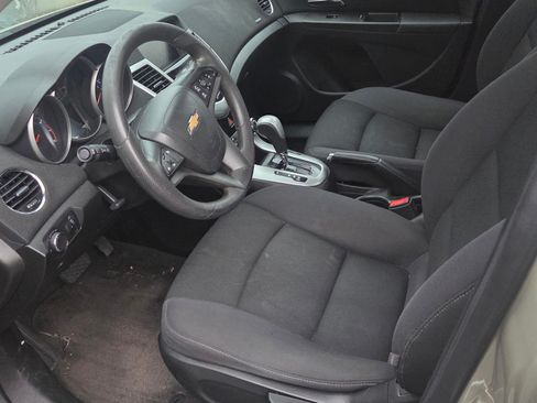 Used 2016 Chevrolet Cruze LT w/ Technology Package image 9