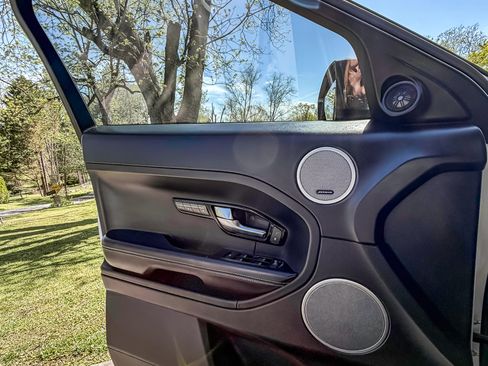 Used 2014 Land Rover Range Rover Evoque Prestige image 21